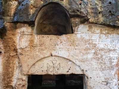 Leggiamo inoltre che il tempio fu consacrato, alla presenza dell�arcivescovo Pietro, il due novembre di un anno non precisato che ricerche storiche datano tra il 1075 e il 1125